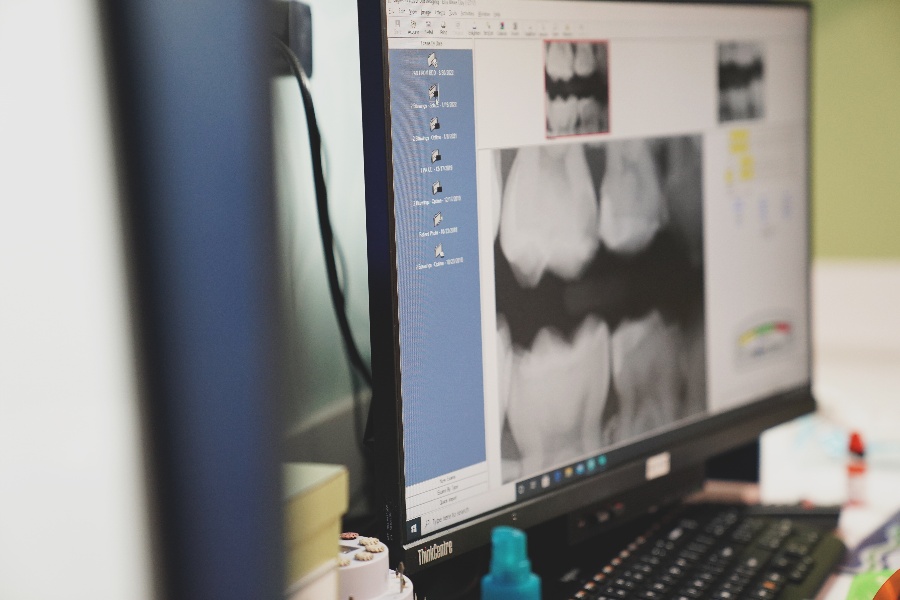 A digital dental practice: 3 reasons why you should embrace technology at the office